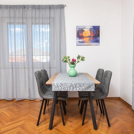 Apartments Lovric With Sea View Каштела Екстер'єр фото