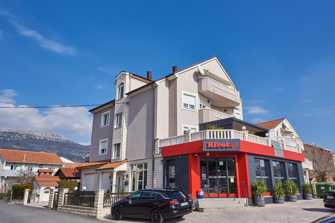 Apartments Lovric With Sea View Каштела Екстер'єр фото
