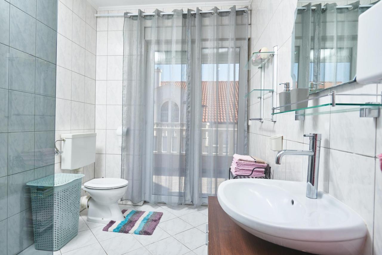 Apartments Lovric With Sea View Каштела Екстер'єр фото