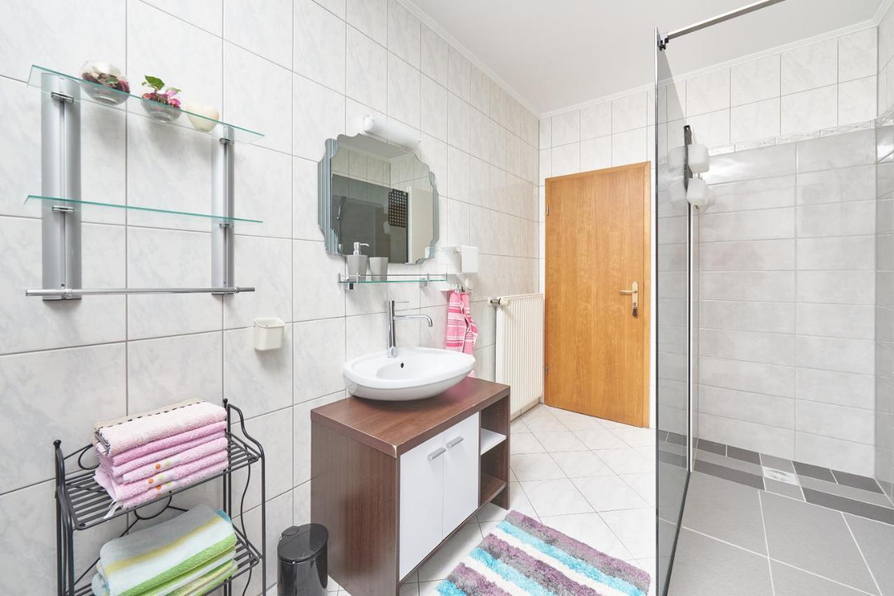Apartments Lovric With Sea View Каштела Екстер'єр фото