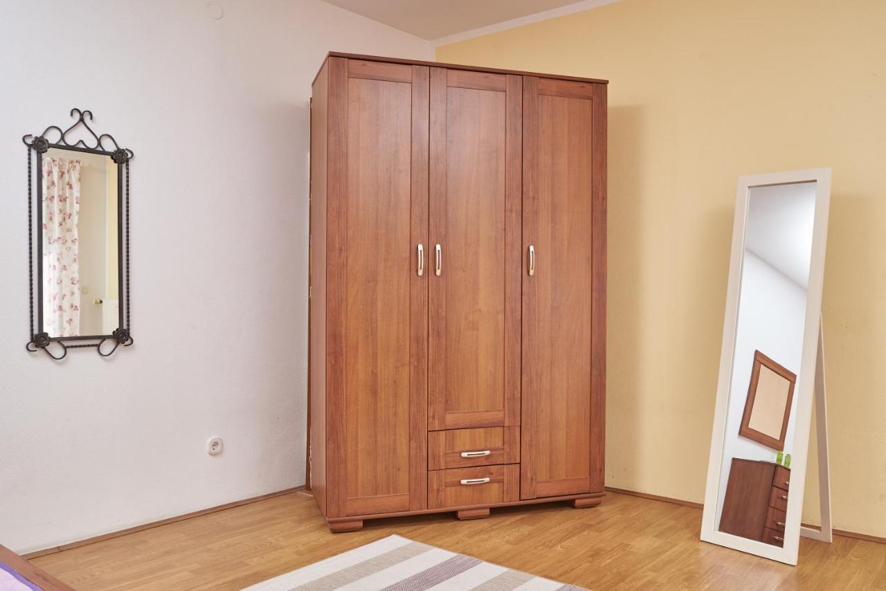 Apartments Lovric With Sea View Каштела Екстер'єр фото