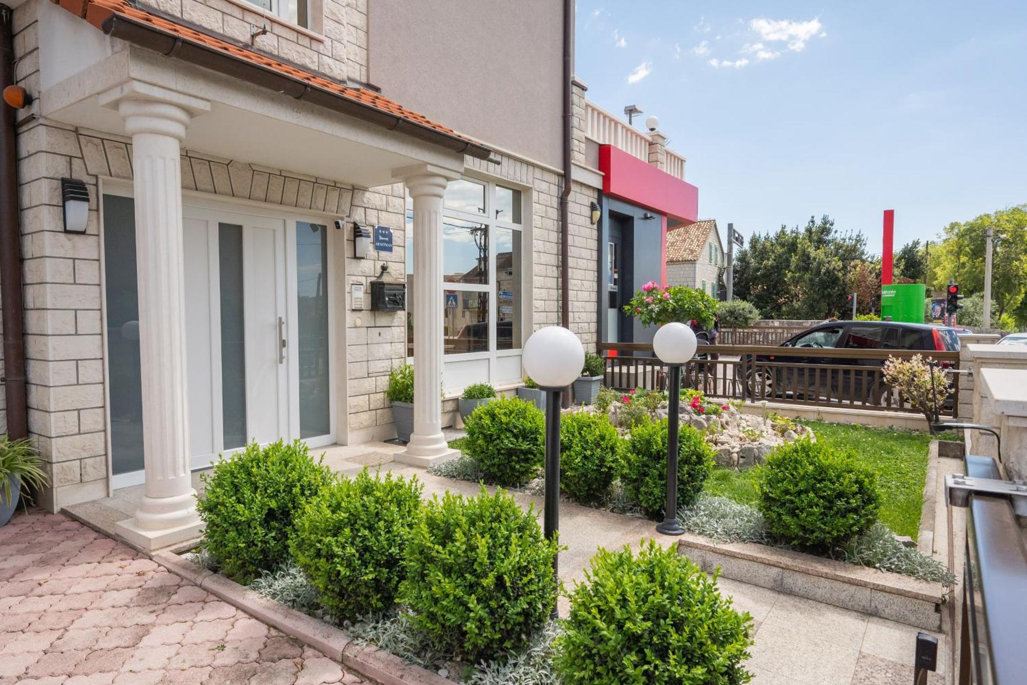 Apartments Lovric With Sea View Каштела Екстер'єр фото