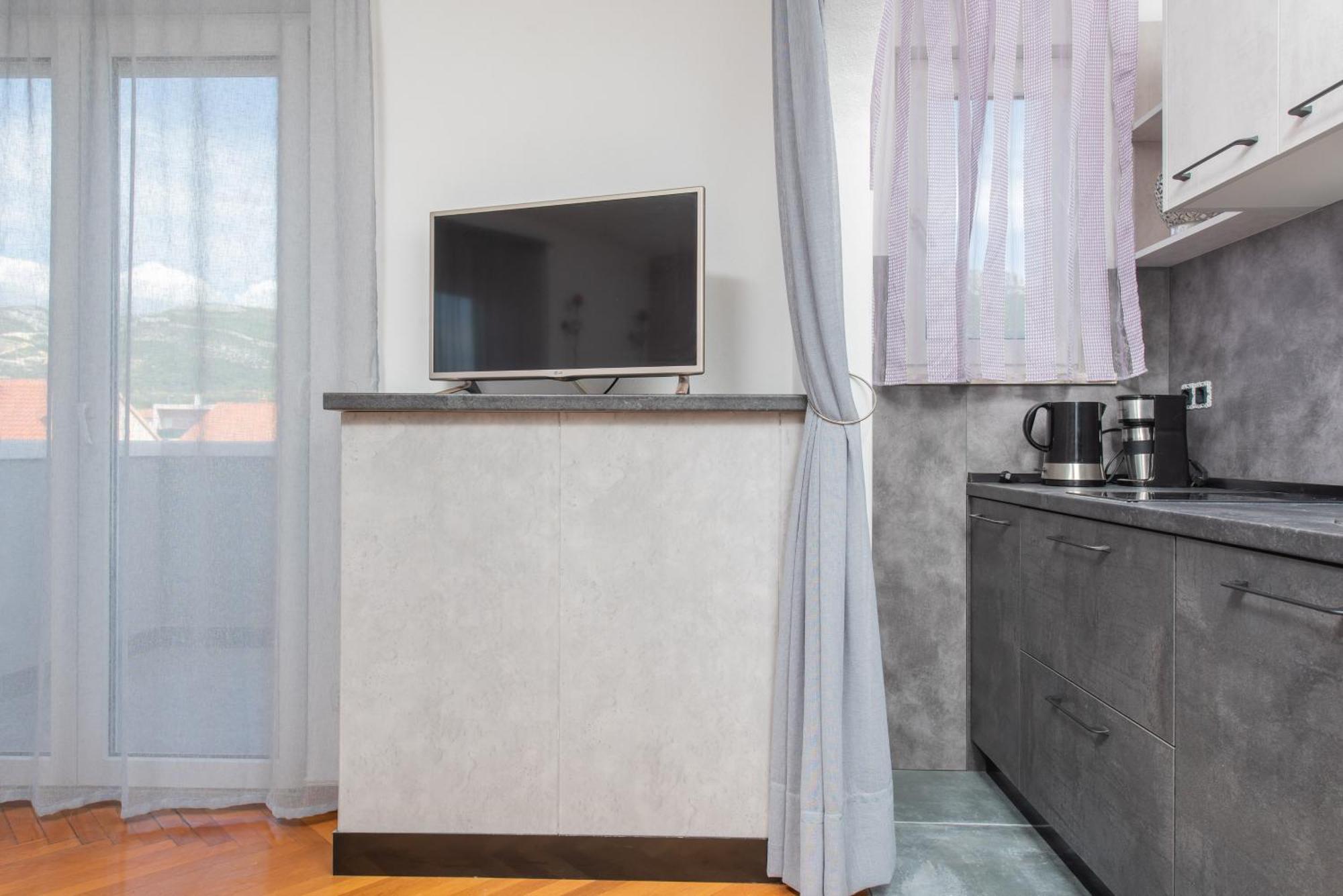 Apartments Lovric With Sea View Каштела Екстер'єр фото