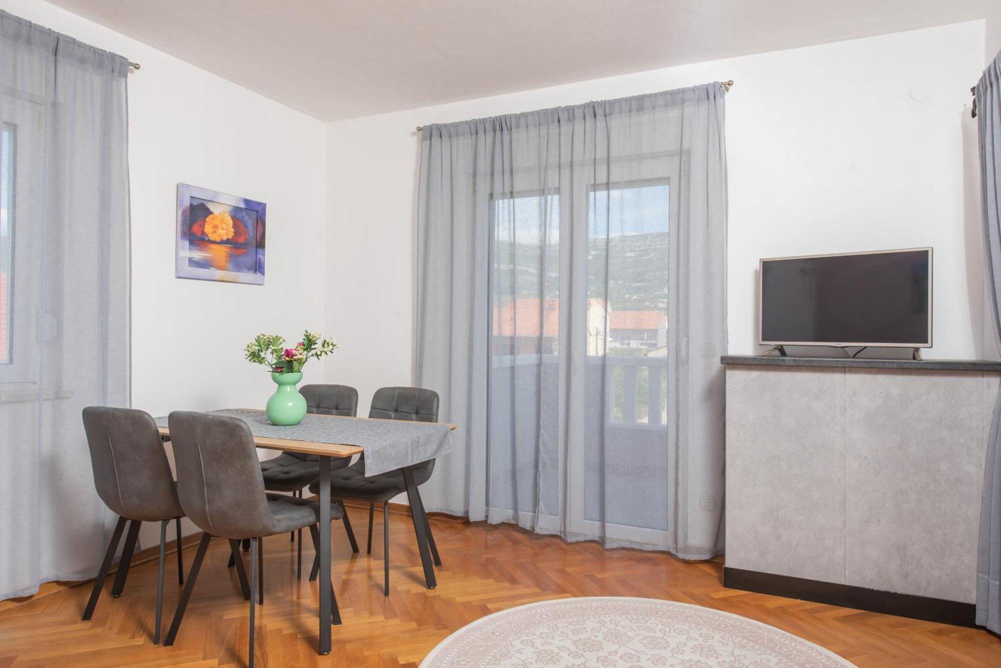Apartments Lovric With Sea View Каштела Екстер'єр фото