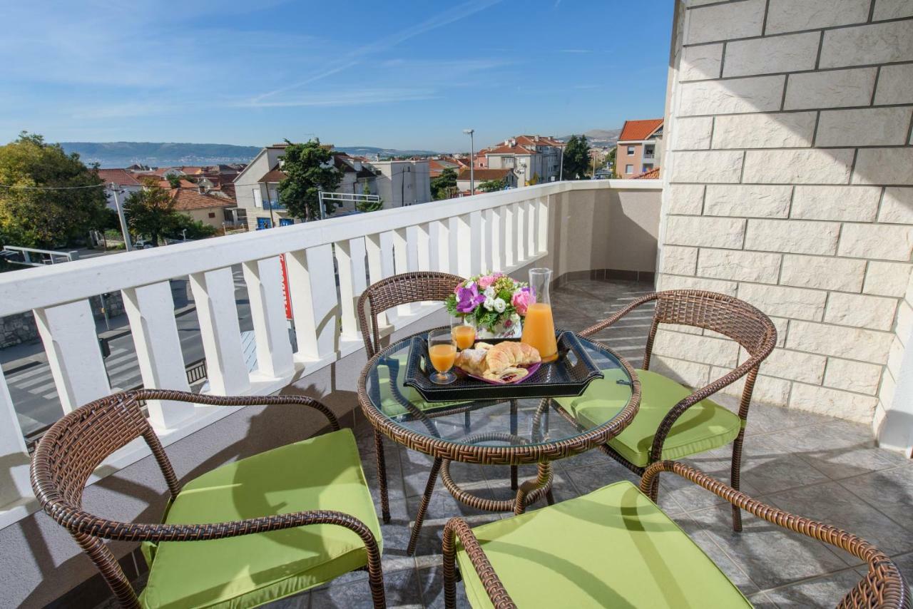 Apartments Lovric With Sea View Каштела Екстер'єр фото